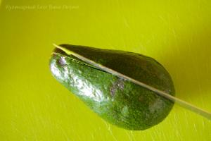 Hur man skalar en avokado enkelt och snabbt