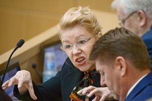 Men inte på grund av de löjliga orden i luften, kan Elena Mizulina förlora posten som senator