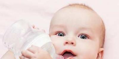 Is it possible to give water to newborns while breastfeeding