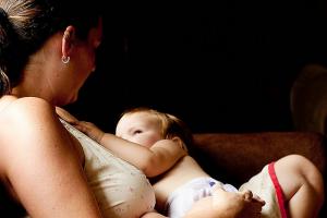What is the period of menstruation when breastfeeding?